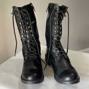 Soda combat boots